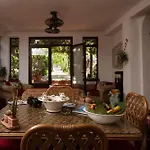 Franz's House - Connie's Heritage Apartment *