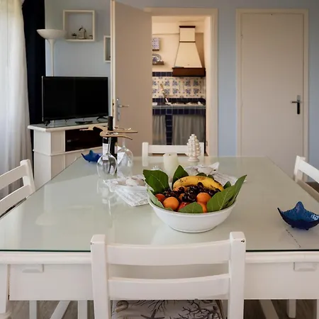 Franz's House - Connie's Heritage Апартаменты Чефалу