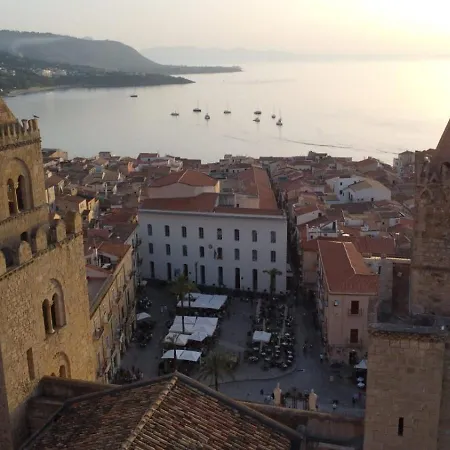 Franz's House - Connie's Heritage تْشيفالو