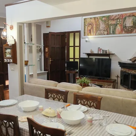 شقة Franz's House - Connie's Heritage